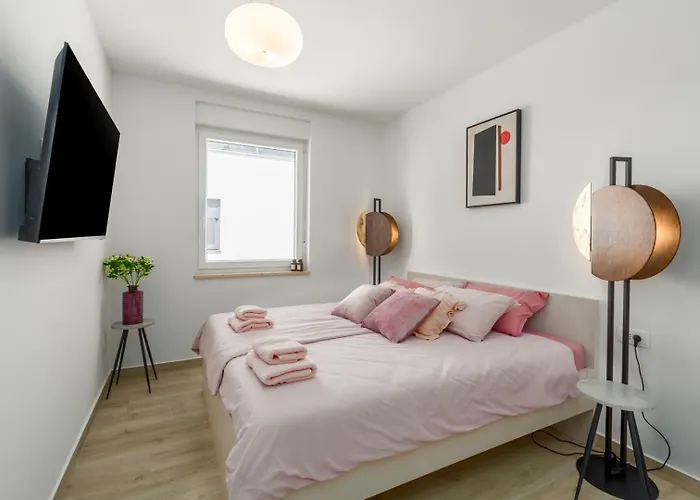 Blossom By Seeadria Karpinjan